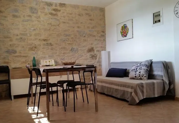 House דירה Alikí