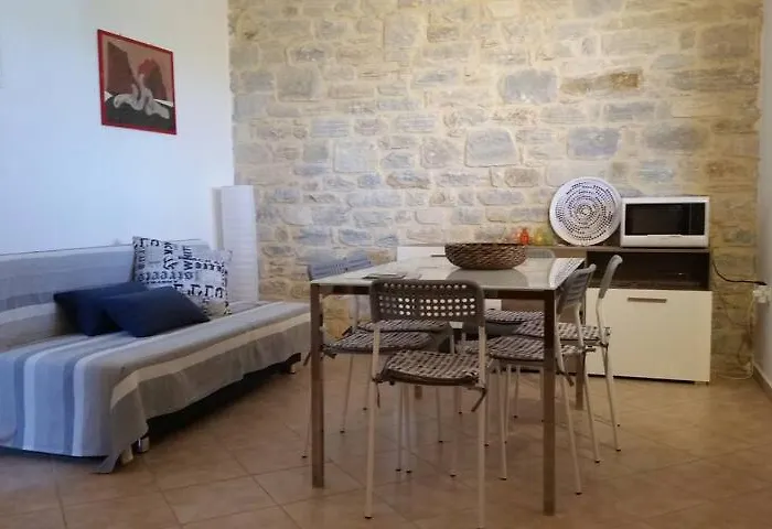 דירה House